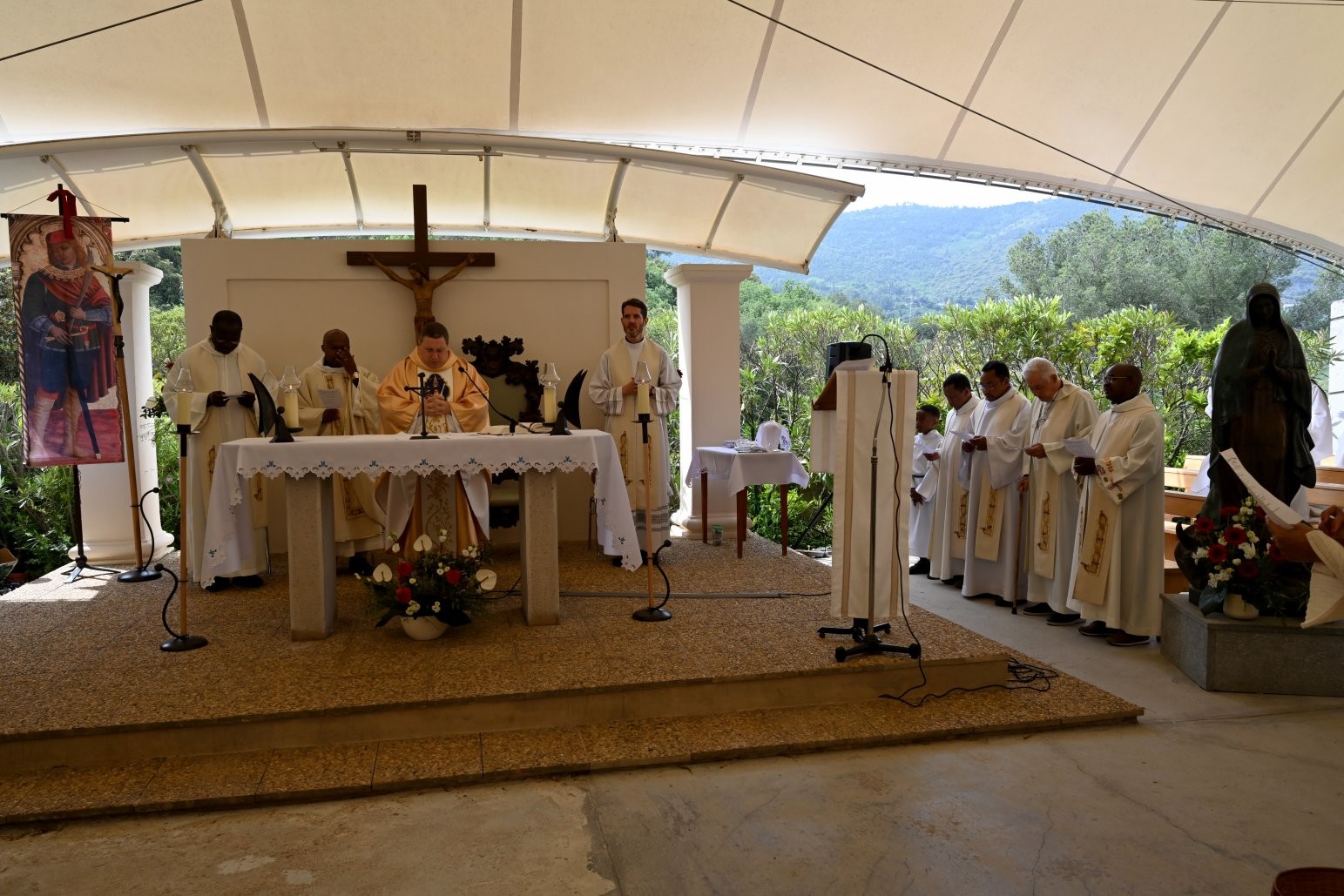 Célébration par Msg Cyril Geley, vicaire général